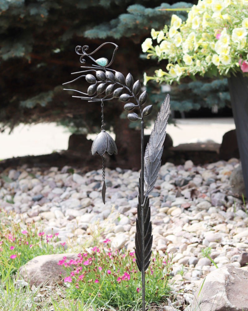 Leaf Garden Stake With Bell