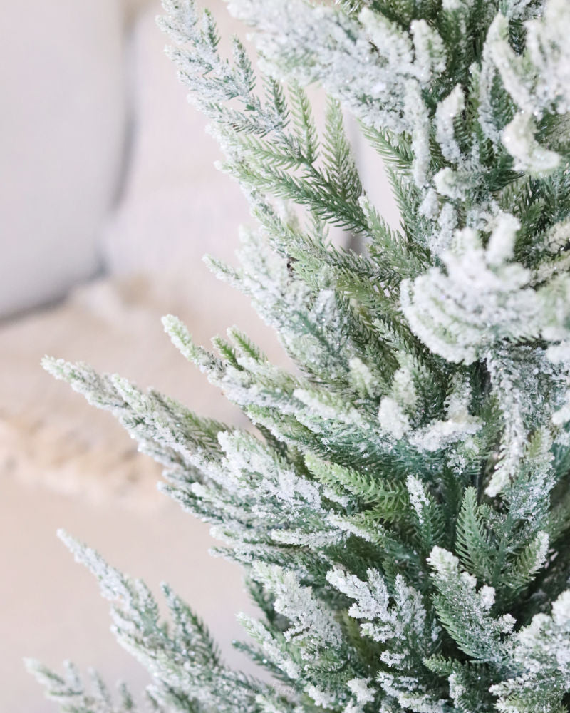 Relaxed Leaf Winter Tree