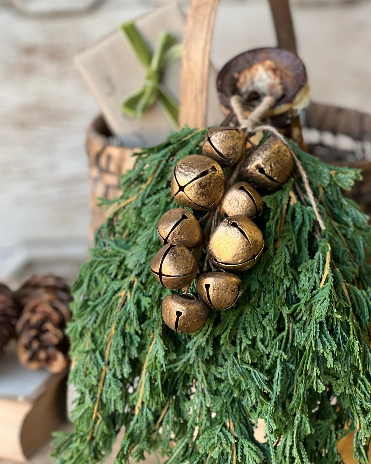 Gold Song Bell Drop 8"