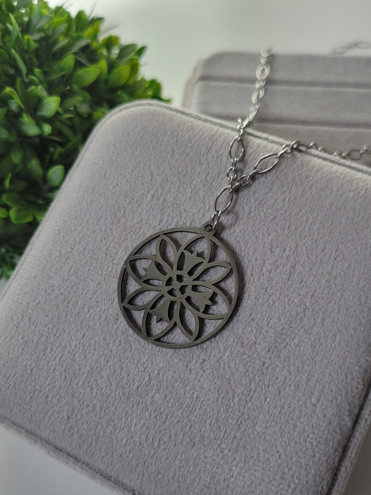 Daphne Snowflake Necklace