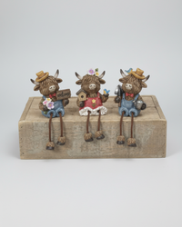 Highland Cow Shelf Sitter with Garden Accessory