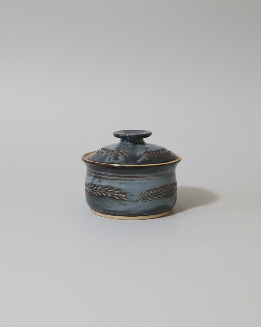 Wheat Design Crock Midnight Blue 7"Dia