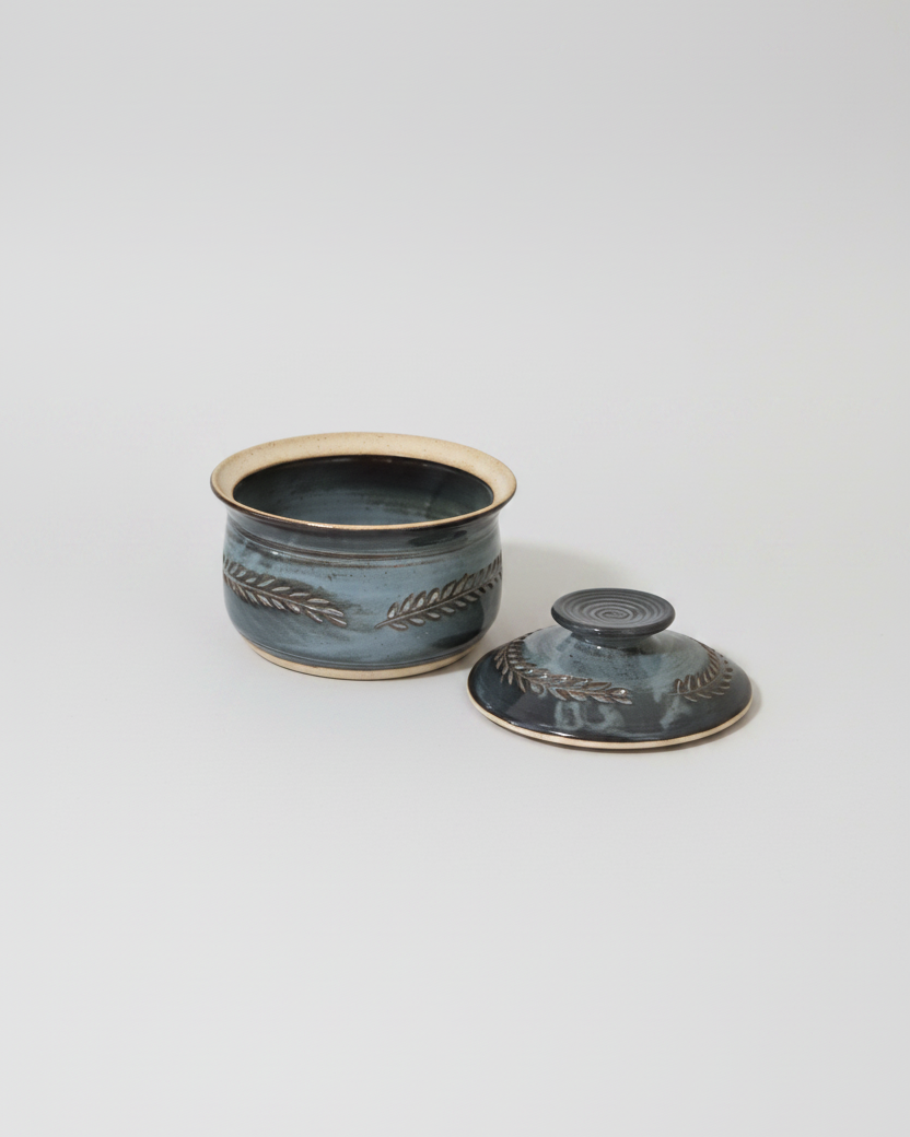Wheat Design Crock Midnight Blue 7"Dia