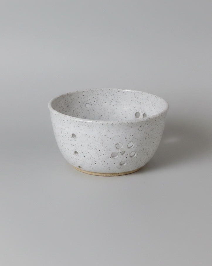 Wheat Design Berry Bowl Speckled White