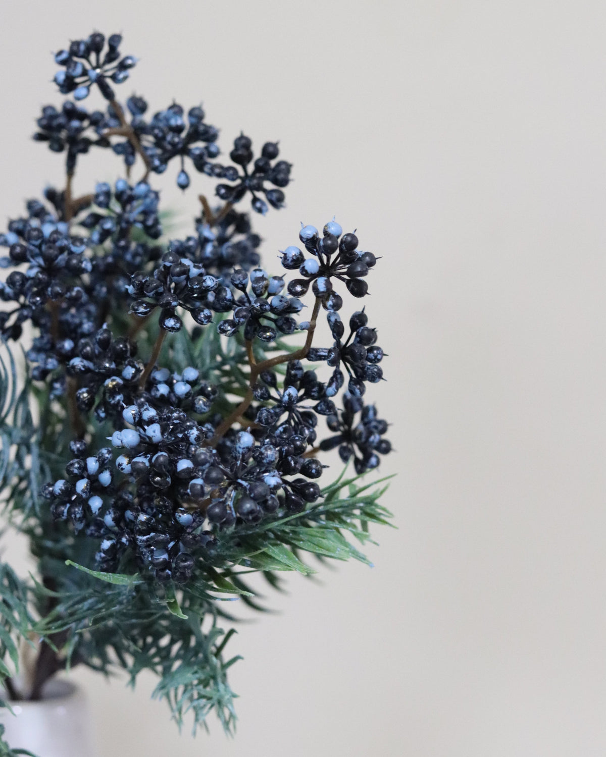 Powdered Pine With Blue Berries Bundle 18"