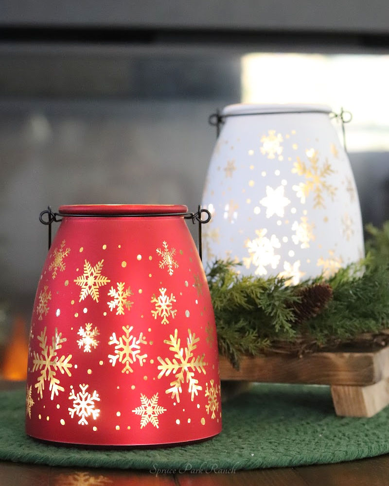 Lighted Glass Snowflake Design Lantern