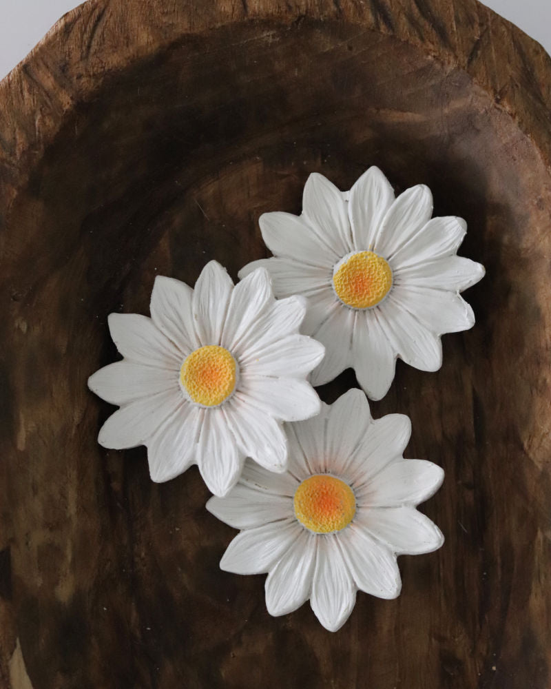 Mini White Resin Daisy