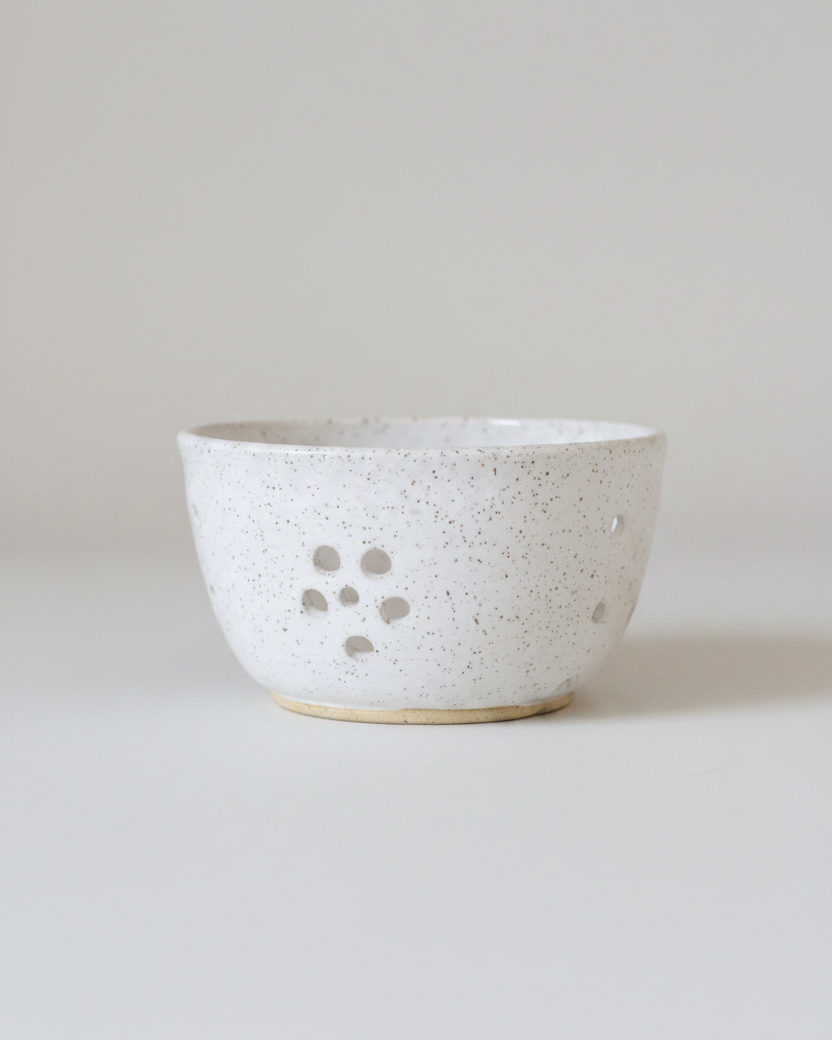 Wheat Design Berry Bowl Speckled White