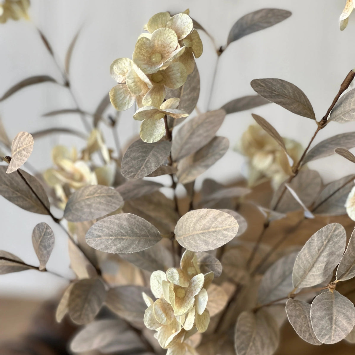 Gillreath Blooms Linen 20"