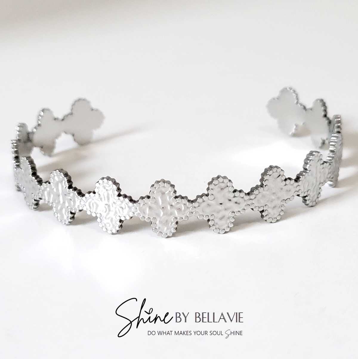 BELLAVIE Signature Quatrefoil Cuff Bracelet