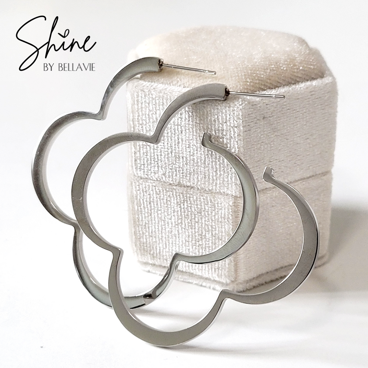 BELLAVIE Signature Quatrefoil Hoop Earrings