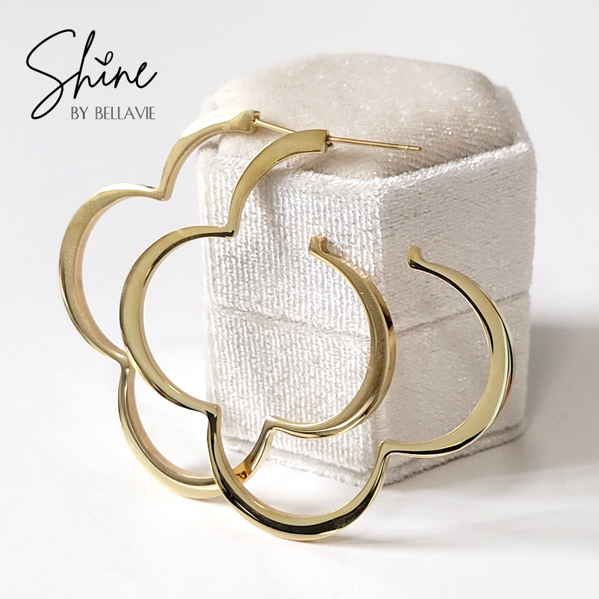 BELLAVIE Signature Quatrefoil Hoop Earrings