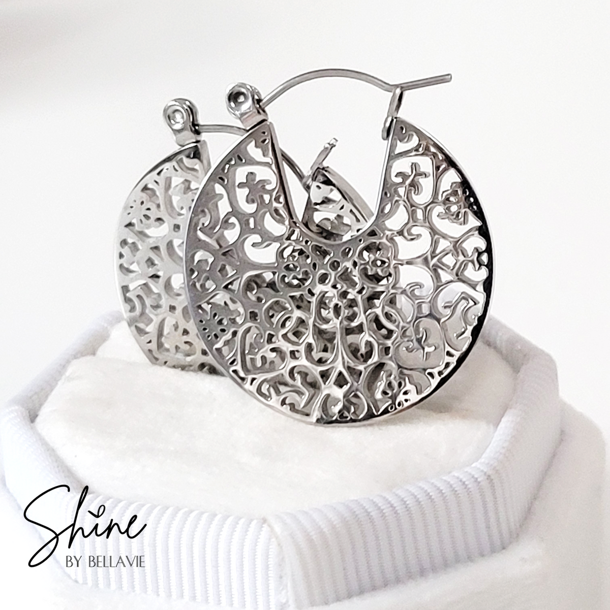 Dayna Filligree Disc Earrings