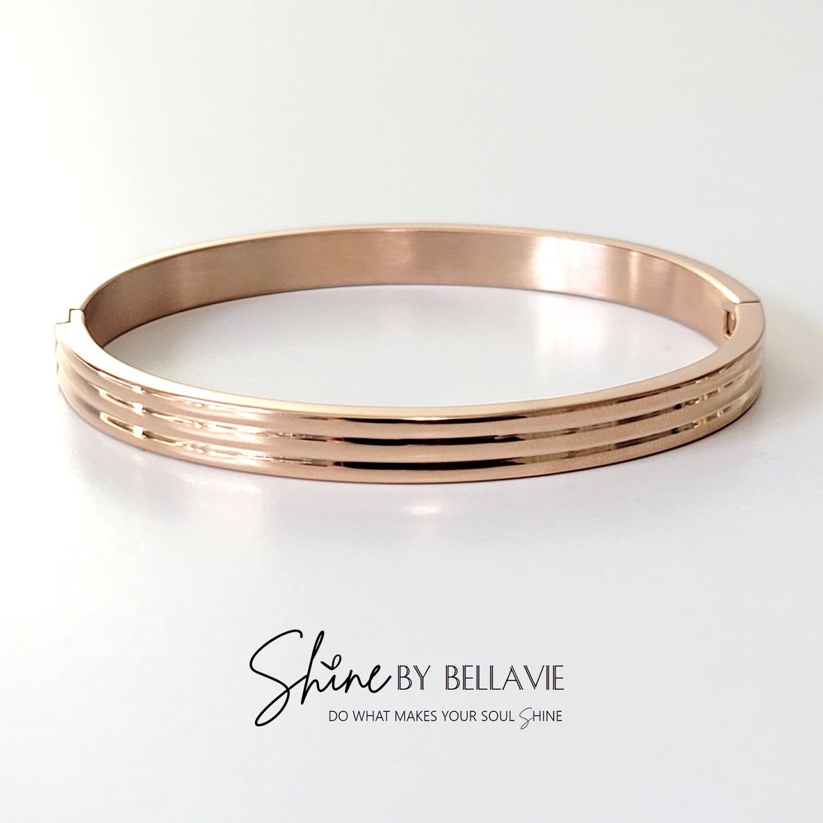 Strada Ribbed Hinged Bangle