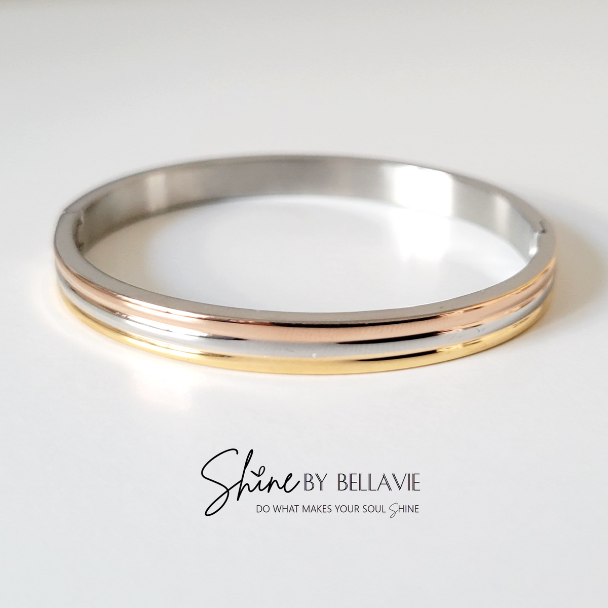 Strada Ribbed Hinged Bangle