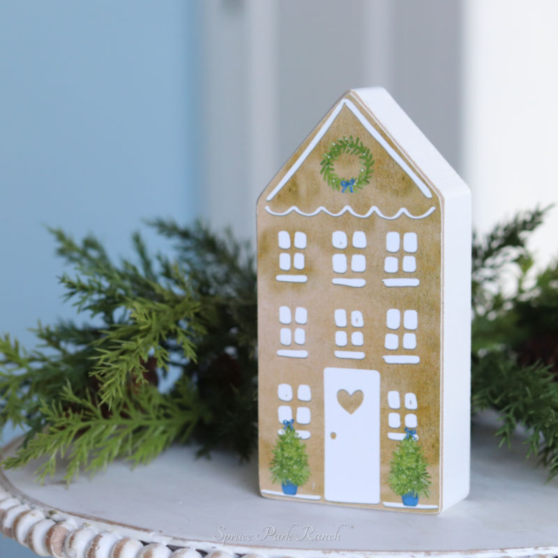 Chunky Gingerbread House Sitter