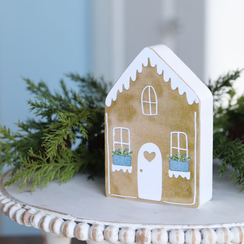 Chunky Gingerbread House Sitter