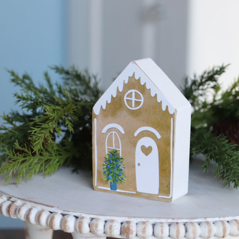 Chunky Gingerbread House Sitter