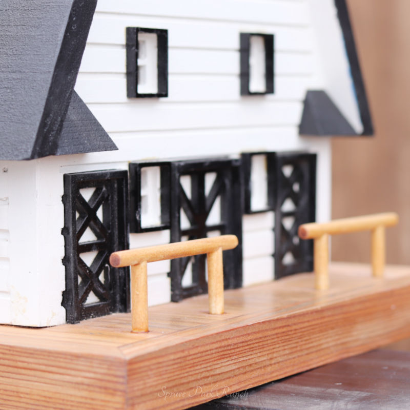 Yellowstone Barn Birdhouse
